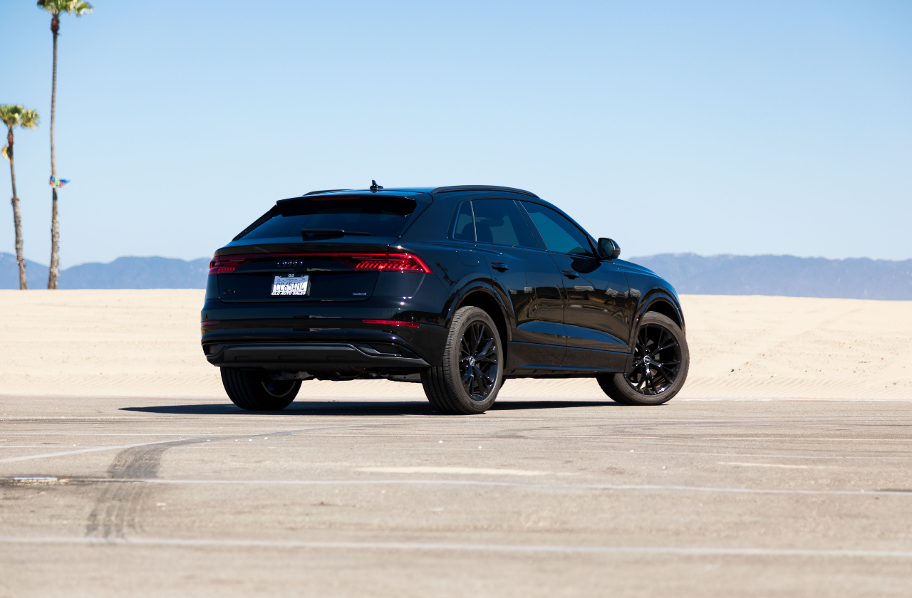 Audi Q8 Black (14)