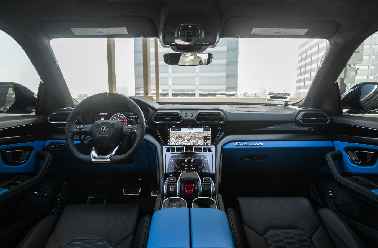 Blue Lamborghini Urus (12)