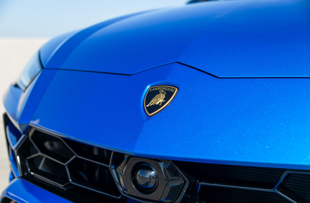 Blue Lamborghini Urus (33)