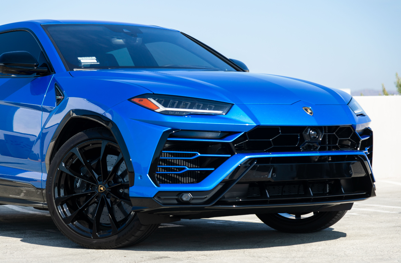 Blue Lamborghini Urus (35)