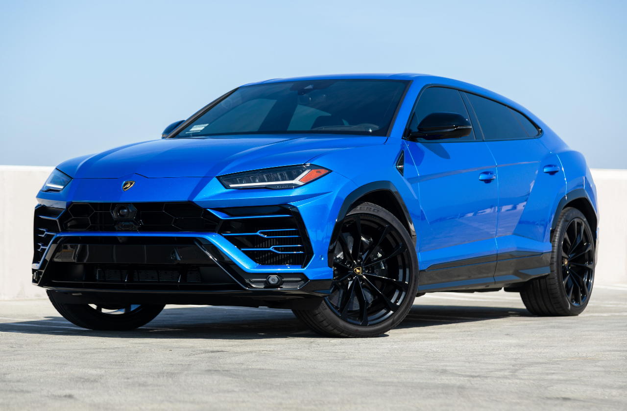 Blue Lamborghini Urus (37)