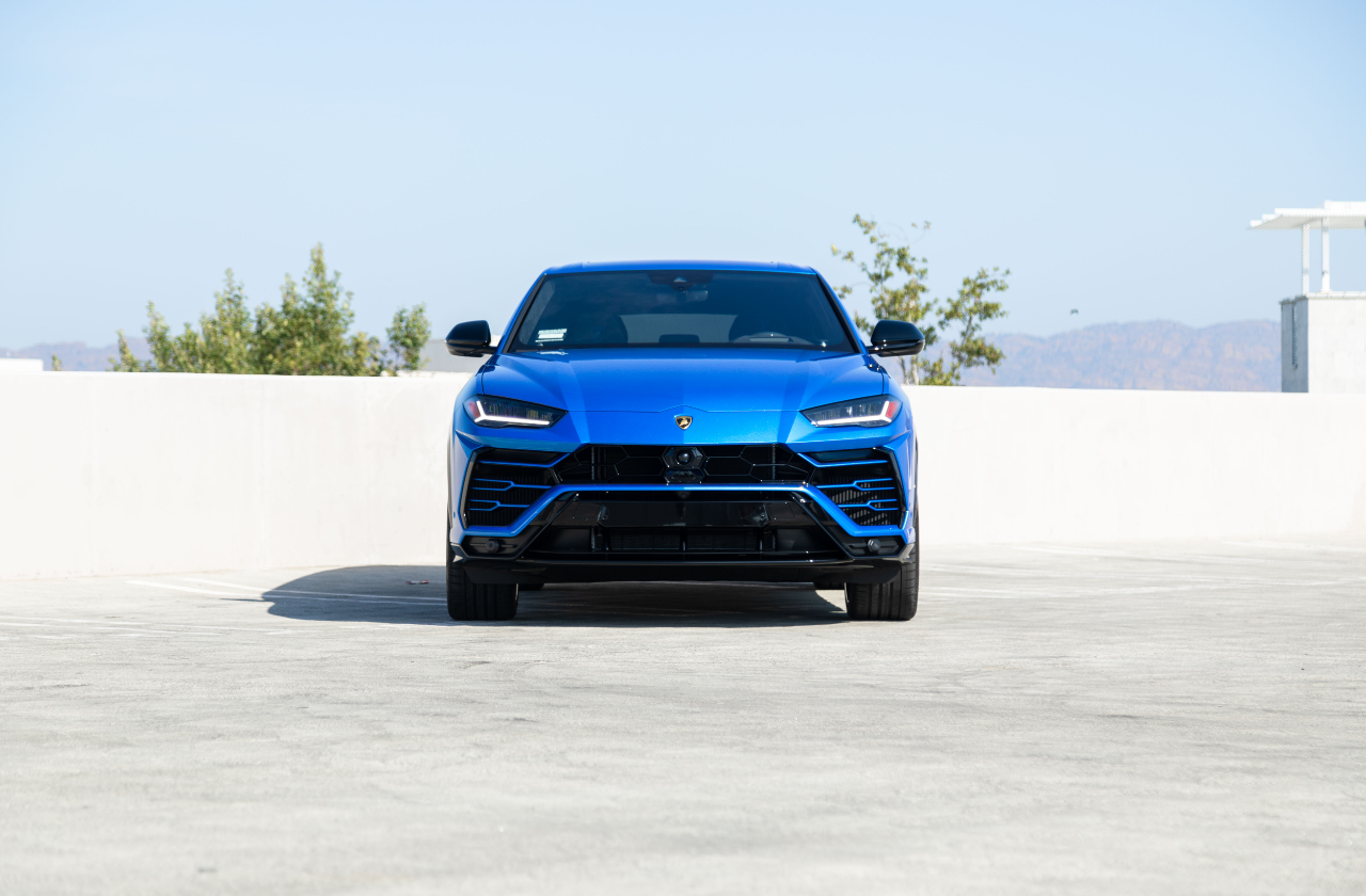 Blue Lamborghini Urus (5)