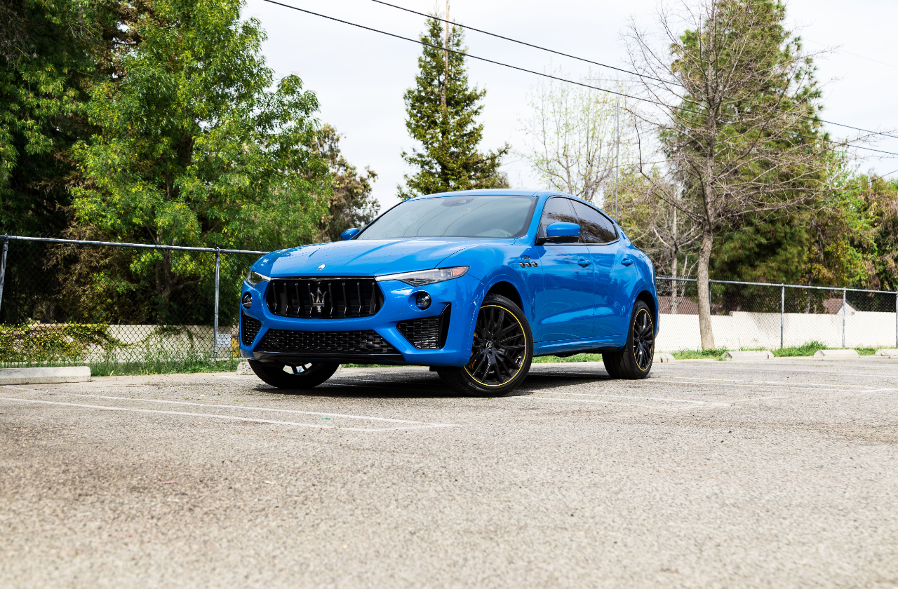 Blue maserati SUV (4)