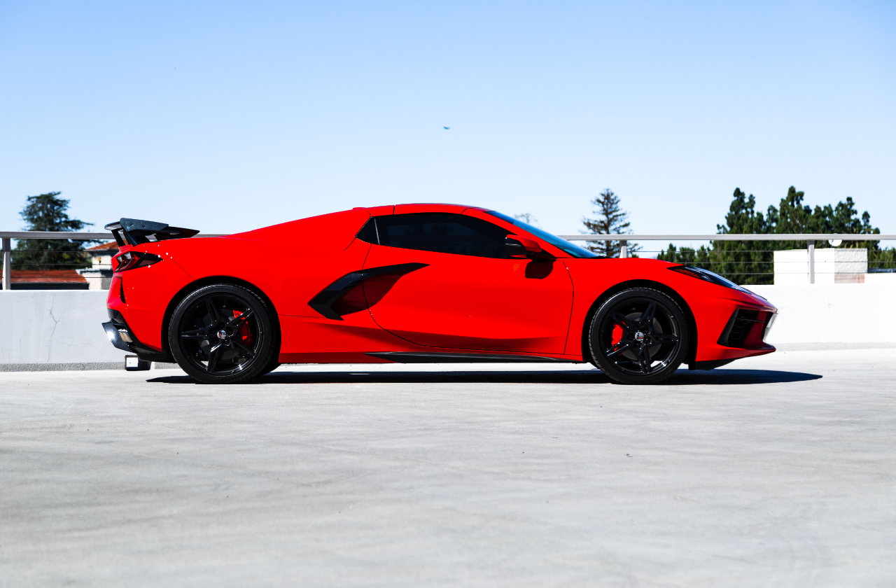 Red Corvette C8 (6)