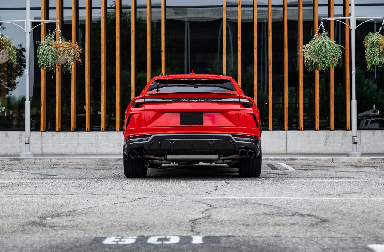 Red Lamborghini Urus (13)