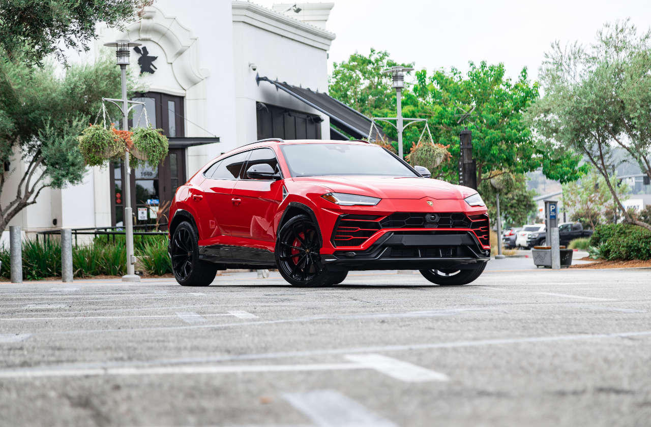 Red Lamborghini Urus (29)