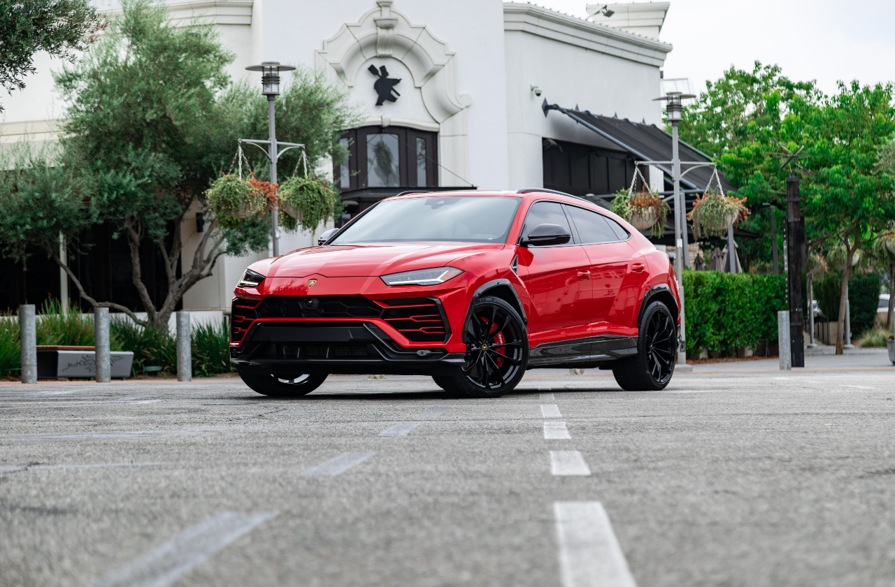 Red Lamborghini Urus (30)