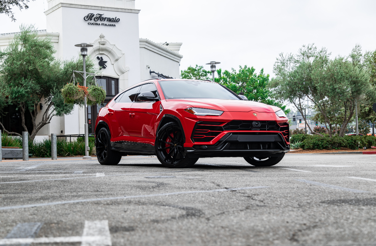 Red Lamborghini Urus (31)