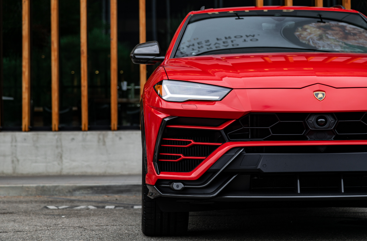 Red Lamborghini Urus (34)