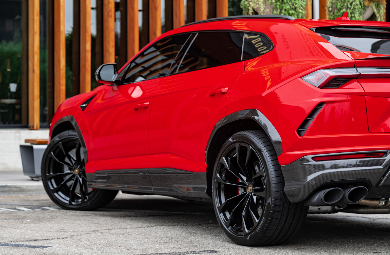 Red Lamborghini Urus (45)