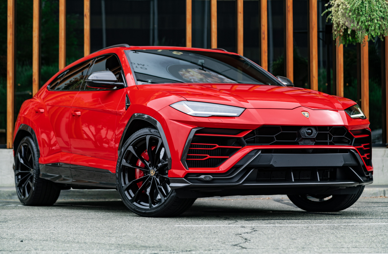 Red Lamborghini Urus (51)