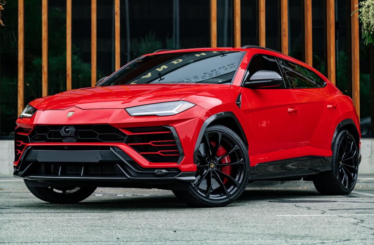 Red Lamborghini Urus (52)