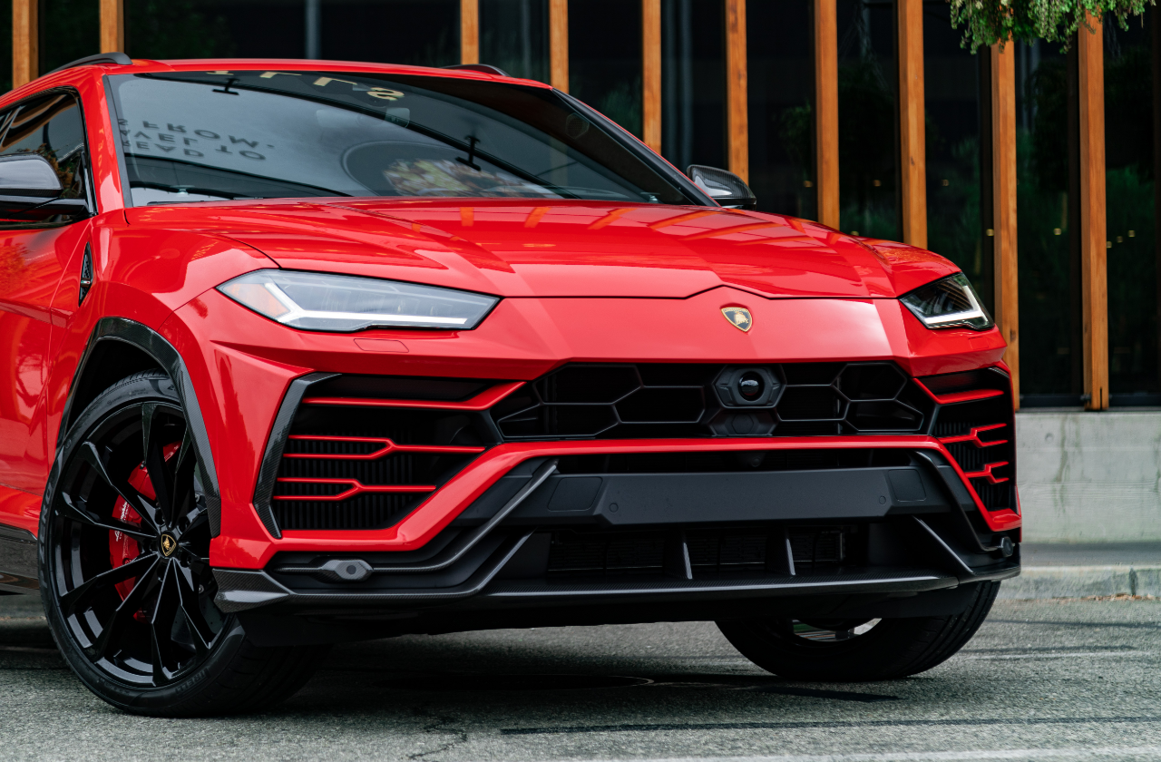 Red Lamborghini Urus (6)