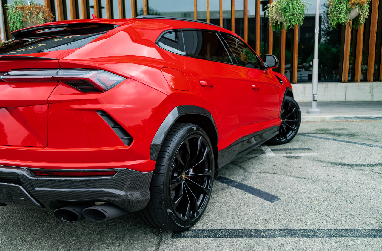 Red Lamborghini Urus (7)